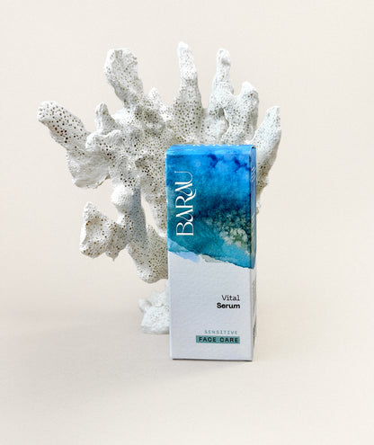 Vital Serum Verpackung von Barau – veganes Feuchtigkeitsserum für die sensible Gesichtspflege